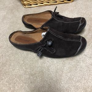 Natural Soul by Naturalizer brown suede slip on flats